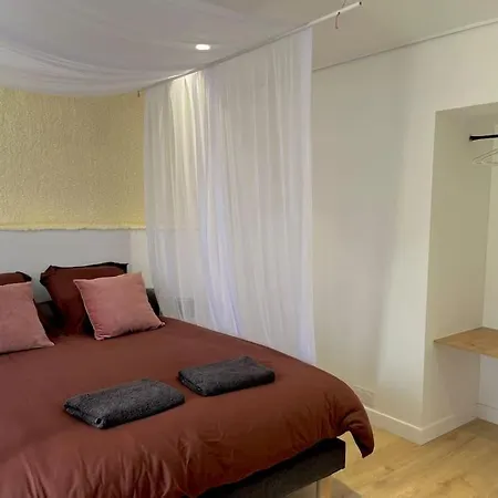 Апартаменты La Parenthese Amoureuse Понторсон